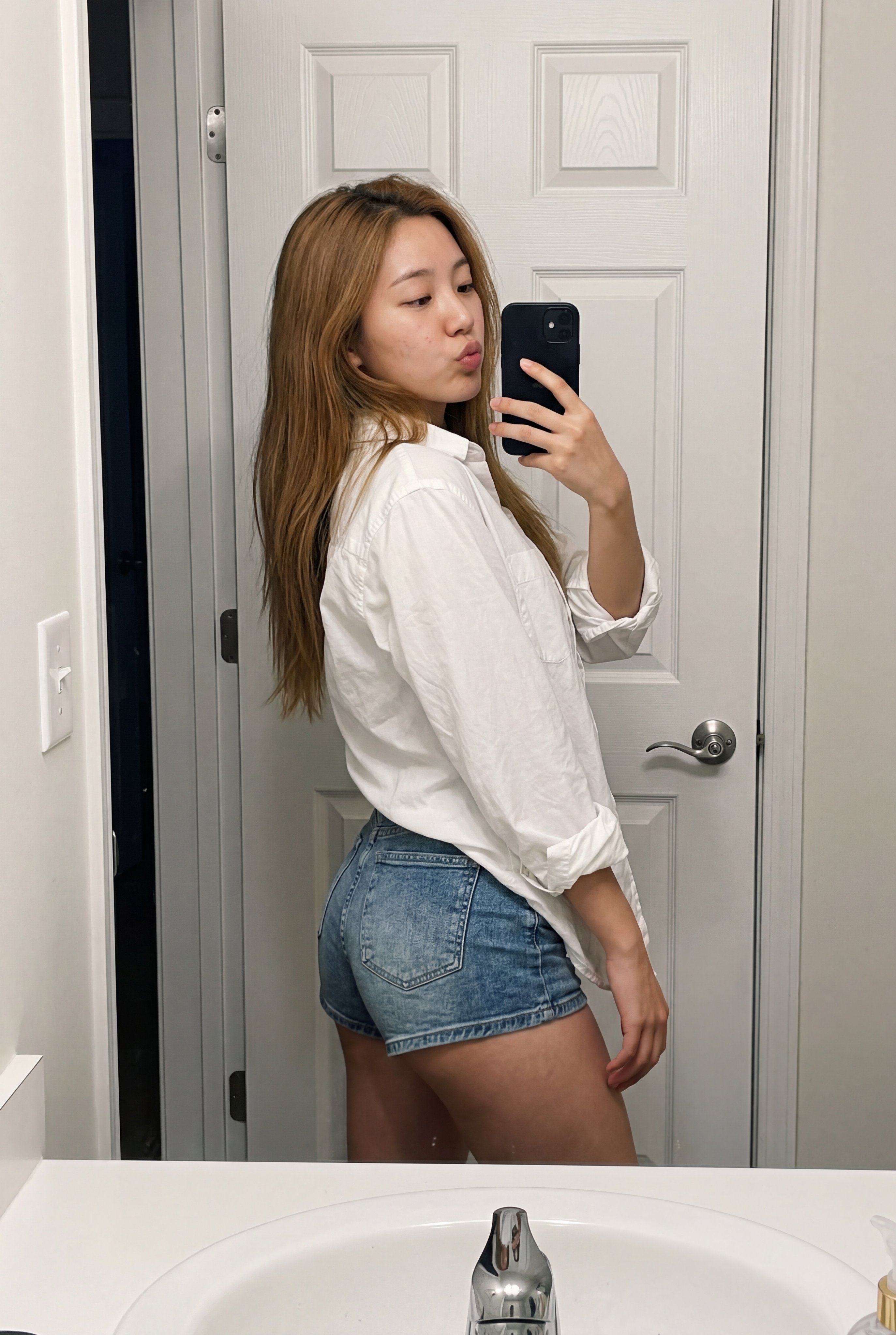 年轻韩国女偶像自拍